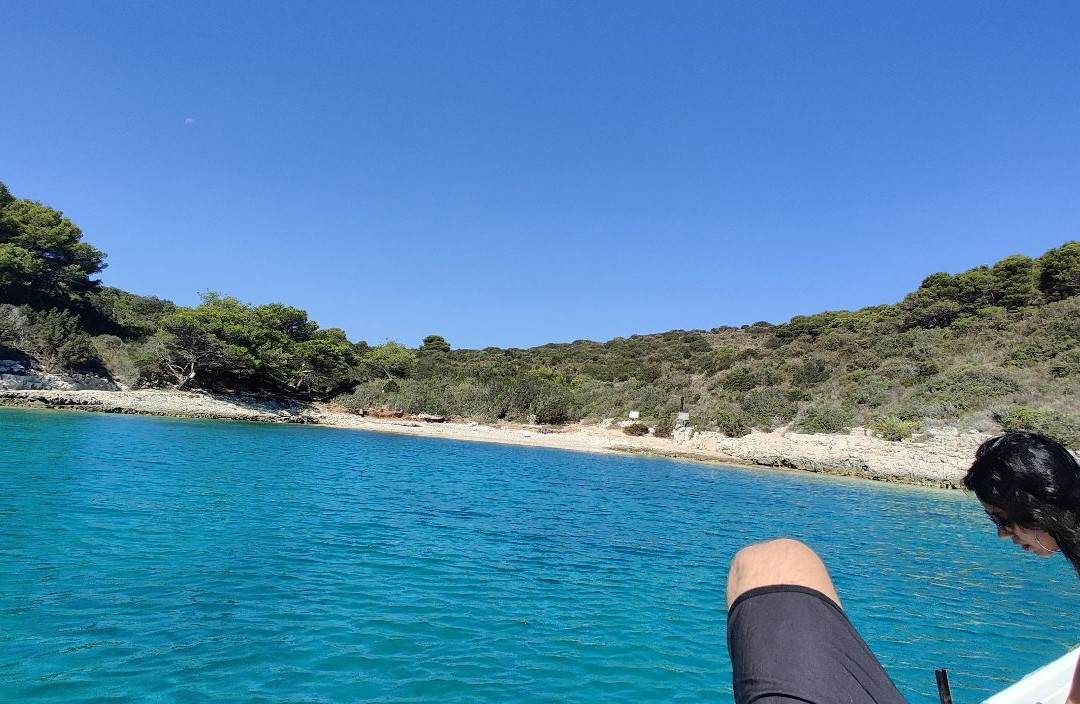 Arta Private Boat Tours Hvar – Blue & Green Caves, Red Rocks, Vis & Pakleni Islands-赫瓦尔必去景点