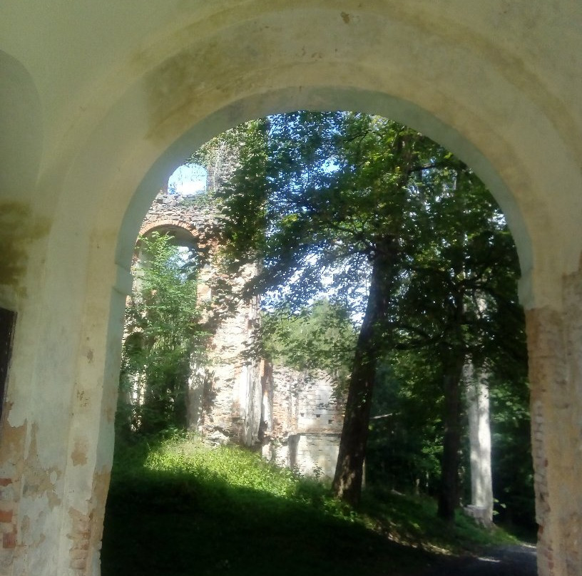 Pauline Monastery Ruins Svetce景点图片