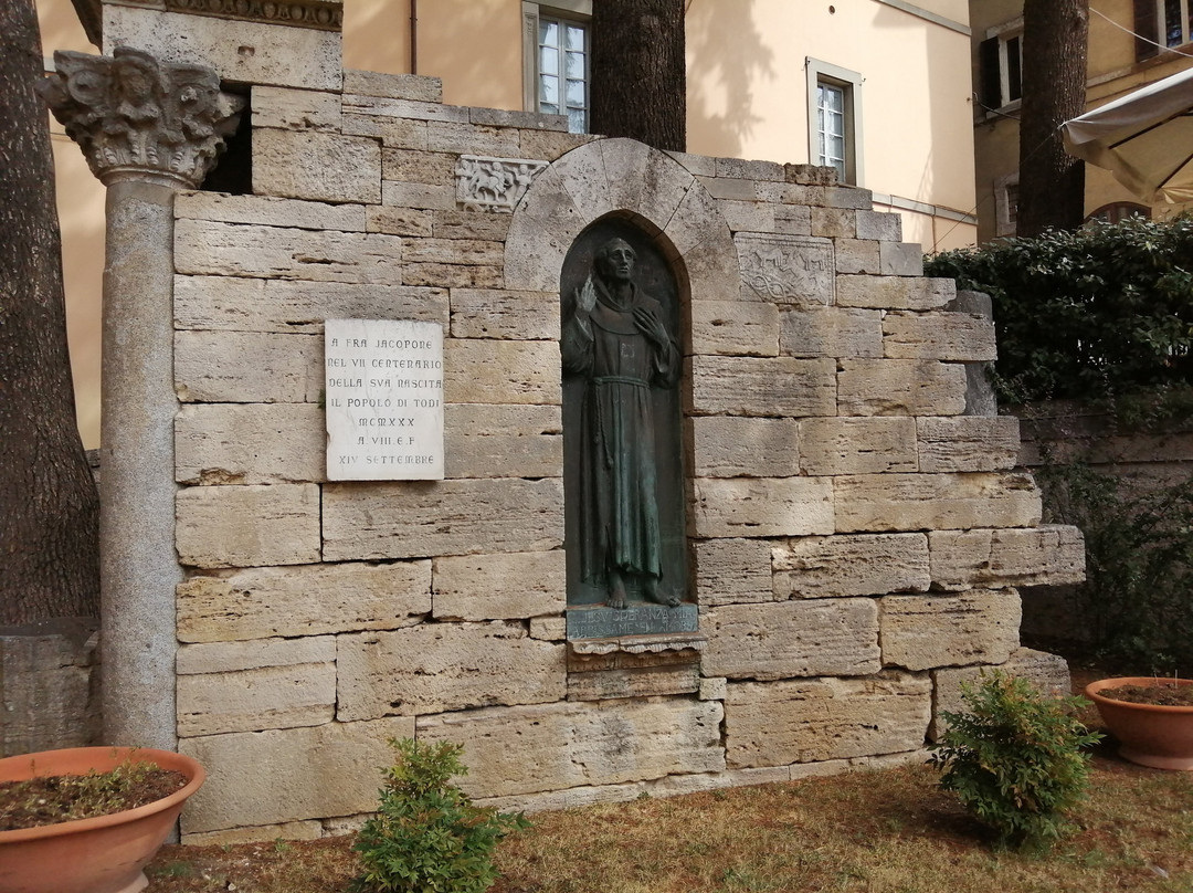Monumento a Jacopone da Todi-托迪必去景点