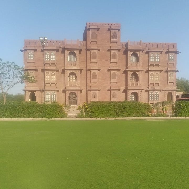 加尔葛文酒店主图