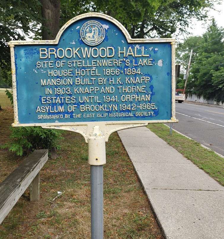 Brookwood Hall景点图片