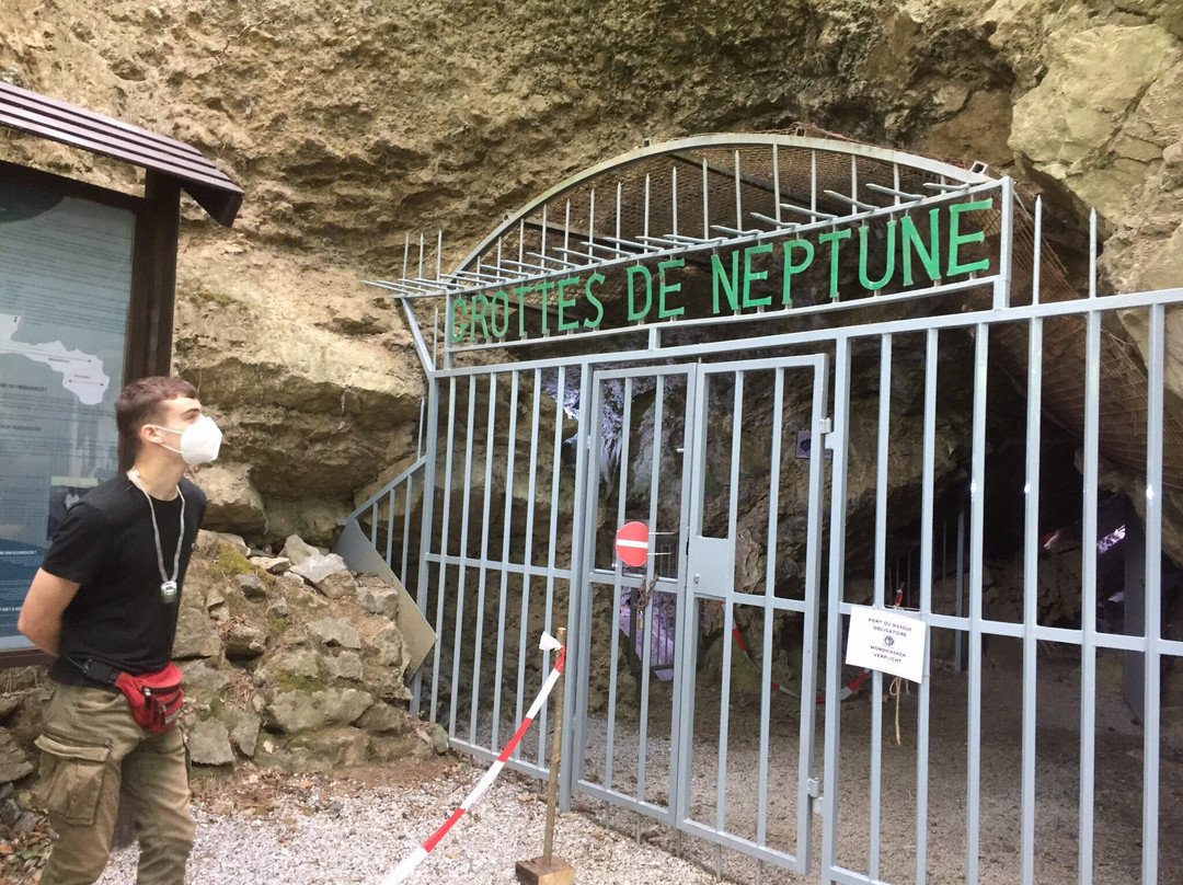 Grottes de Neptune-Couvin必去景点