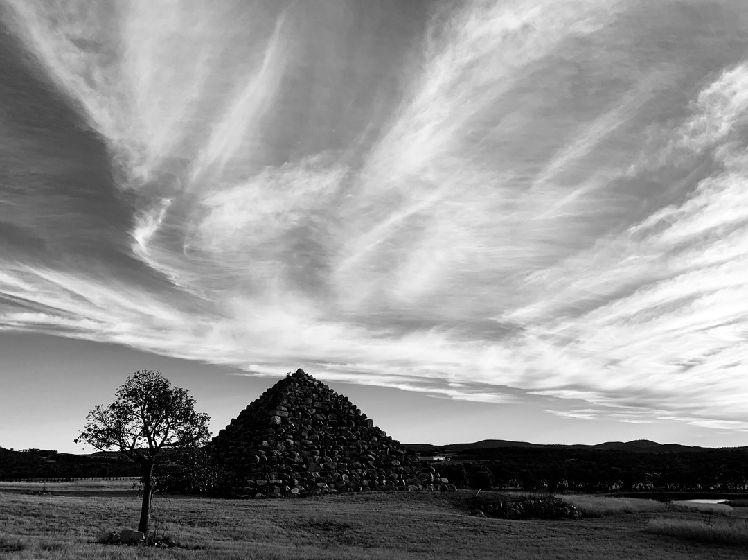 Ballandean Pyramid景点图片