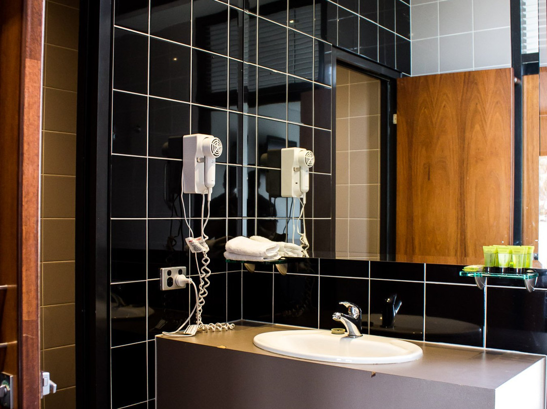 Highlander Hotel Bar Kitchen Rooftop主图