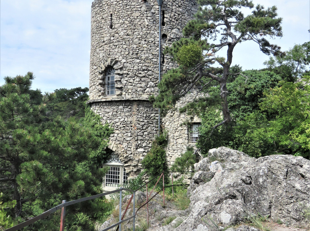 Schwarzer Turm Wanderung-默德林必去景点