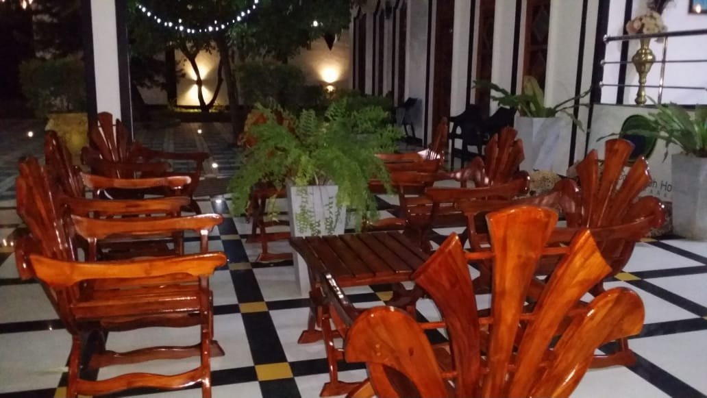 孔雀里奇酒店主图