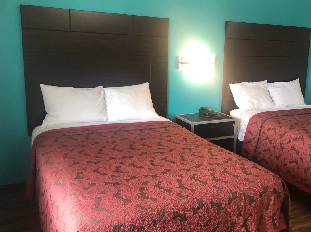 Euro Inn And Suites主图