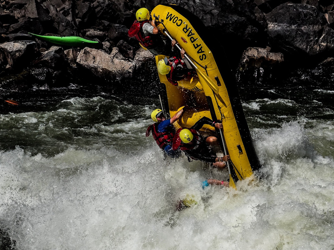 Safpar Rafting Company-李文斯顿必去景点