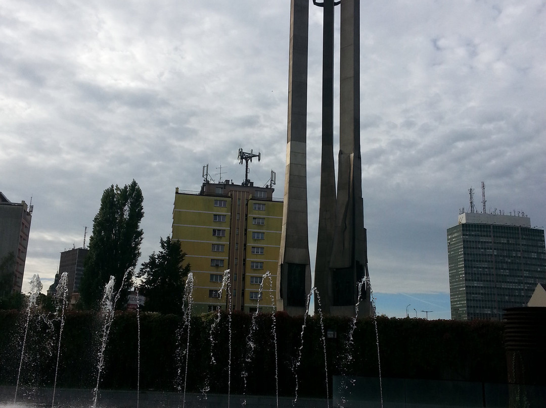 Three Crosses Monument景点图片