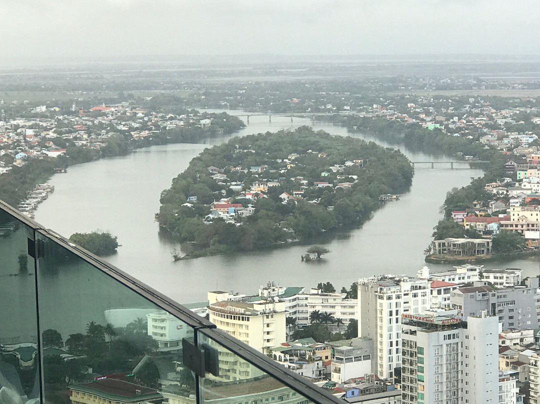 Charming Riverside Hotel主图