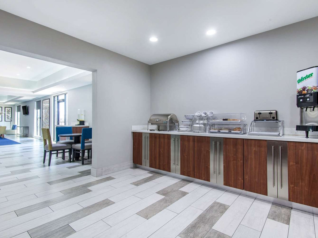 Holiday Inn Express & Suites Tulsa East - Catoosa By IHG主图