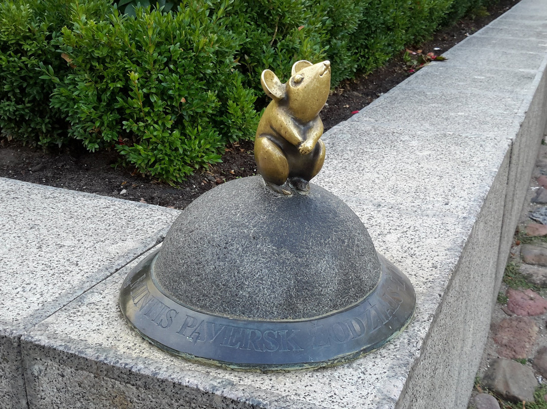 Sculpture Golden Mouse-克莱佩达必去景点