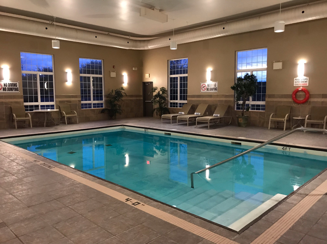 贝斯维斯特圣约翰套房酒店主图