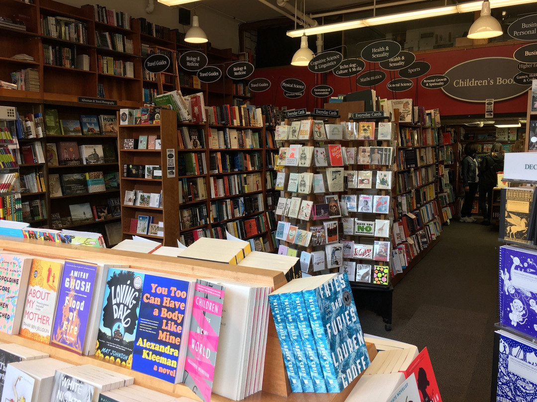 Harvard Book Store-剑桥必去景点