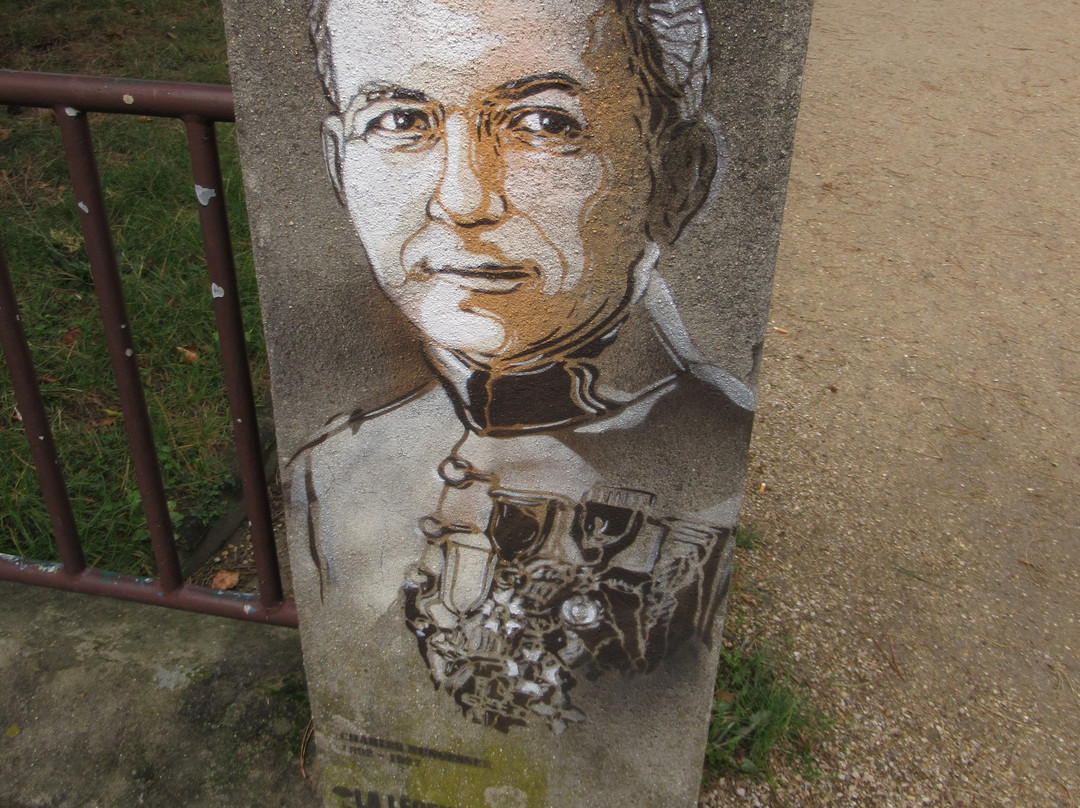 Fresque "Charles Nungesser"-Le Bourget必去景点