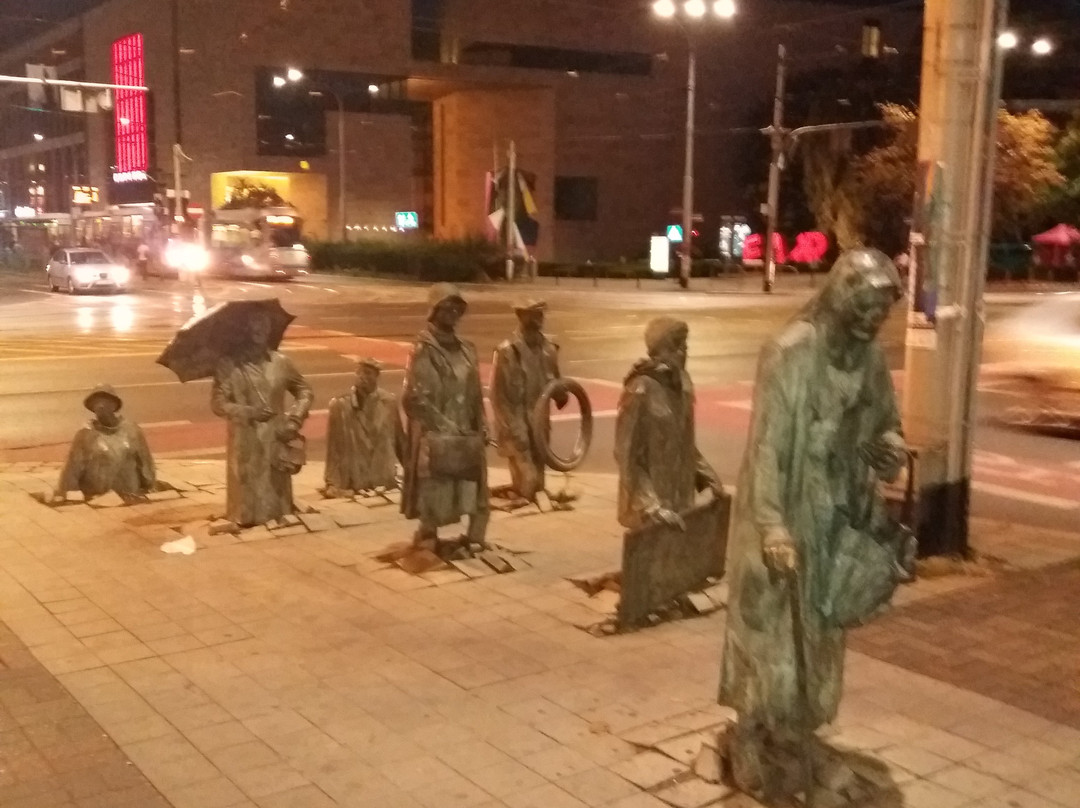 Monument to the Anonymous Passerby-弗罗茨瓦夫必去景点