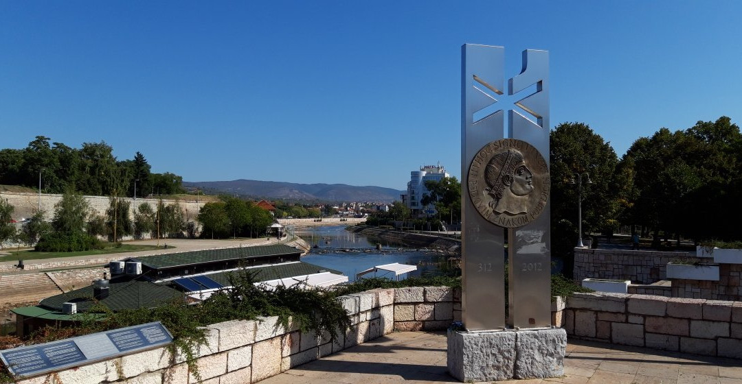 Christogram Monument-Nis必去景点