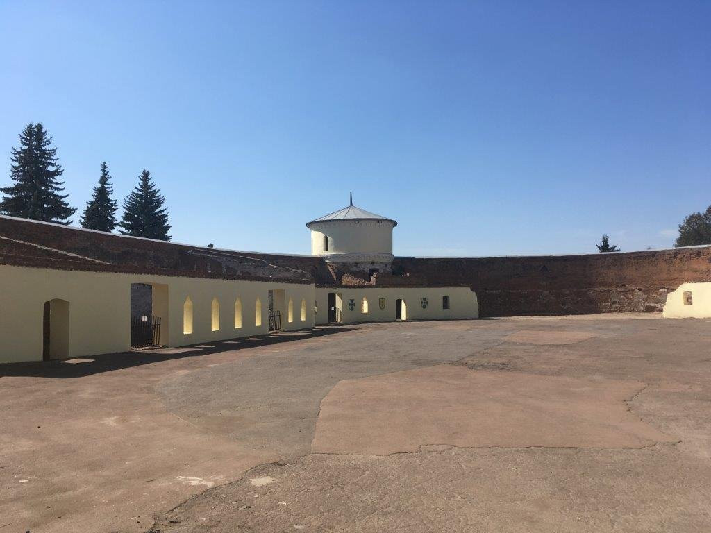 Palace Krugly Dvor-Trostyanets必去景点