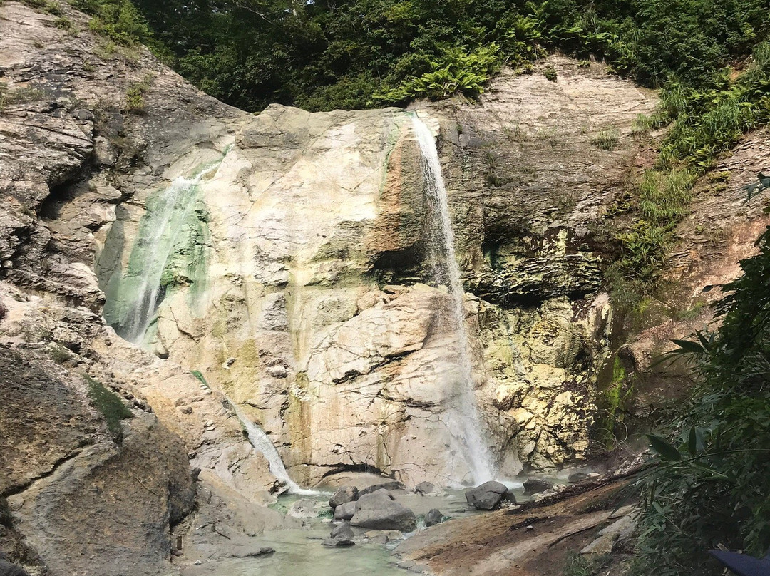 Kawarage Oyutaki Falls-汤泽市必去景点