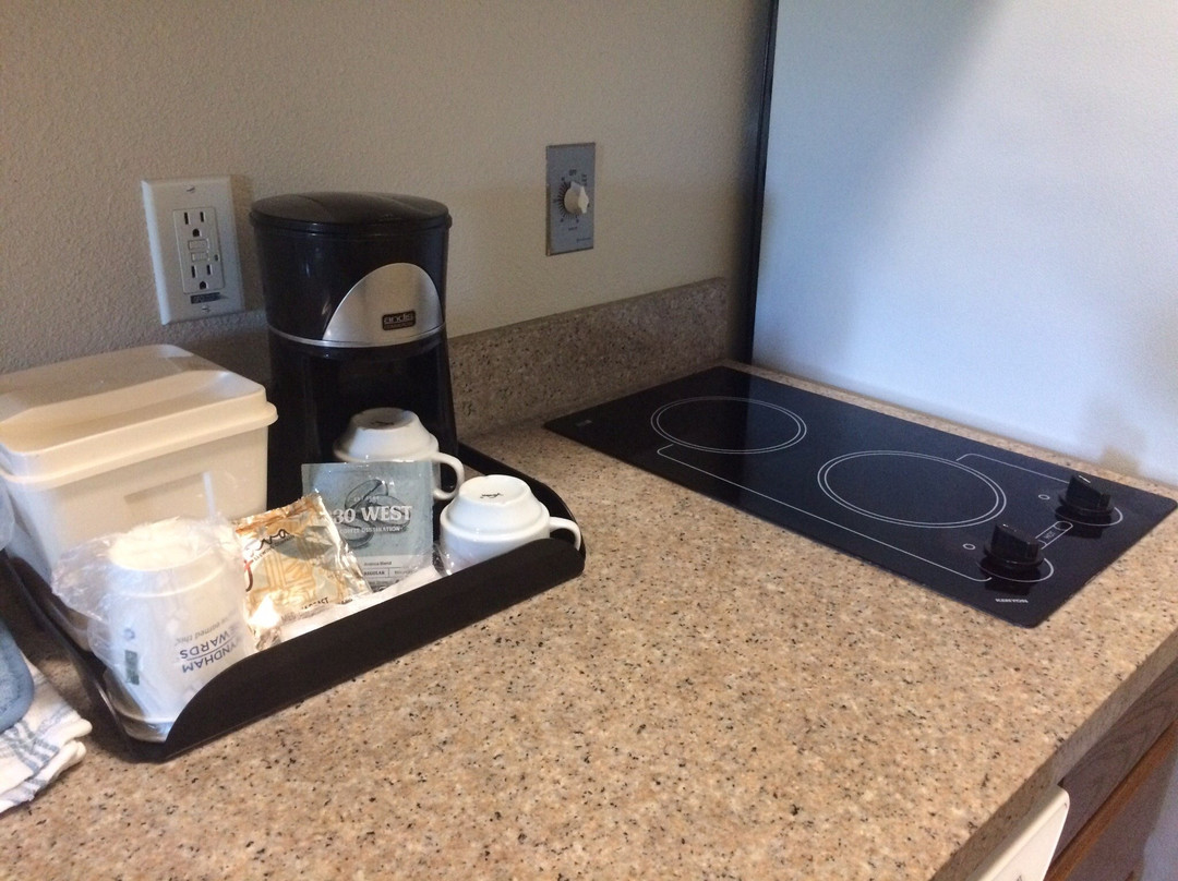 Days Inn & Suites by Wyndham Columbus NE主图