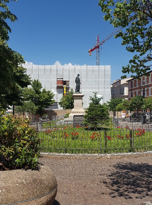 Statua di Sallustio-拉奎拉必去景点