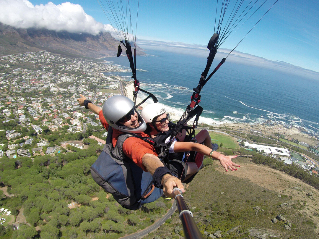 Tandem Paragliding Signal Hill and Lion's Head with views of Table Mountain-开普敦中心区必去景点