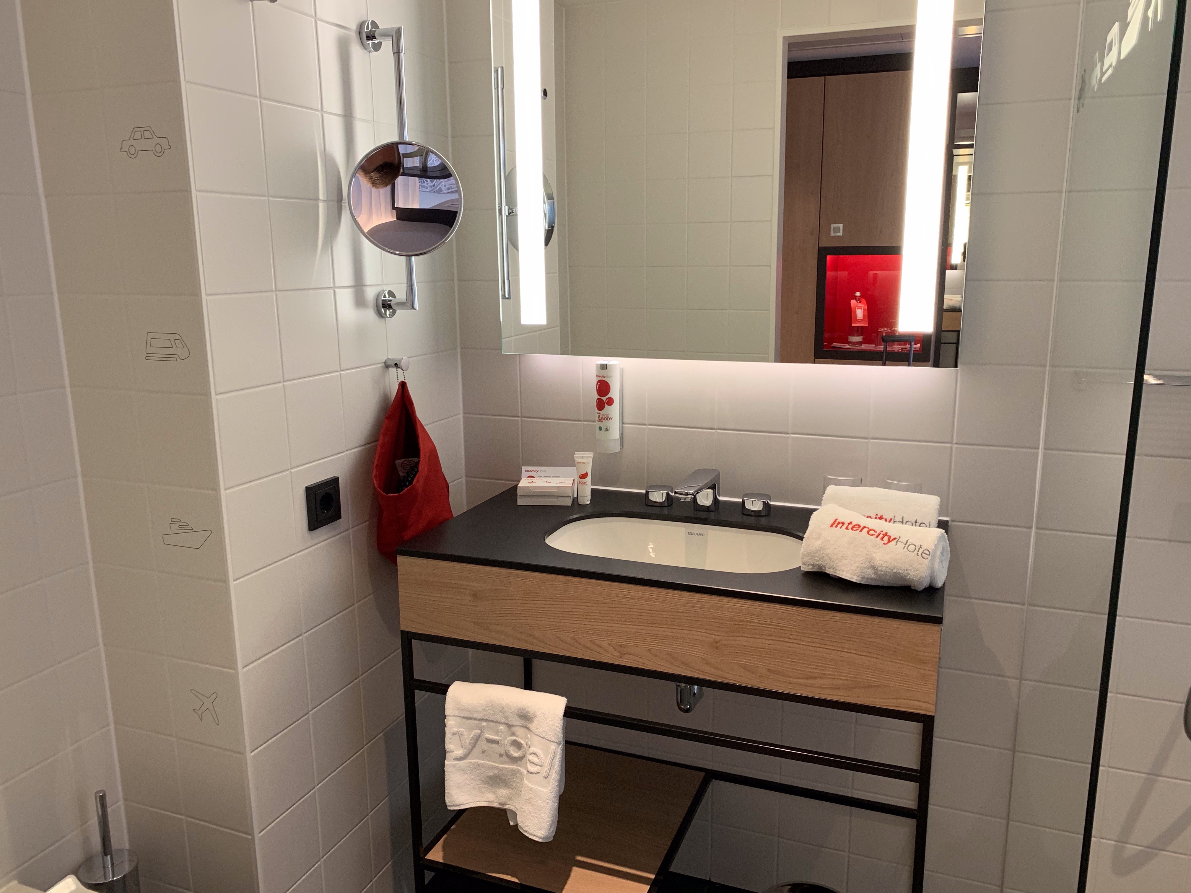 IntercityHotel Duisburg-浴室