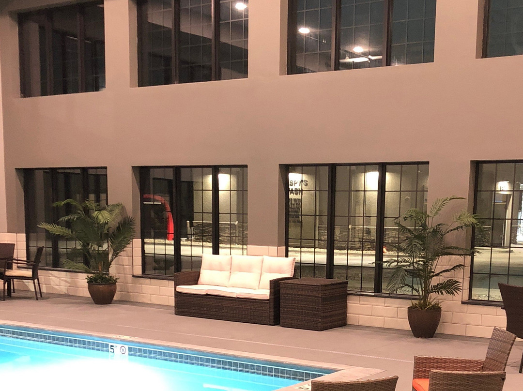 Blue Grass Inn & Suites主图