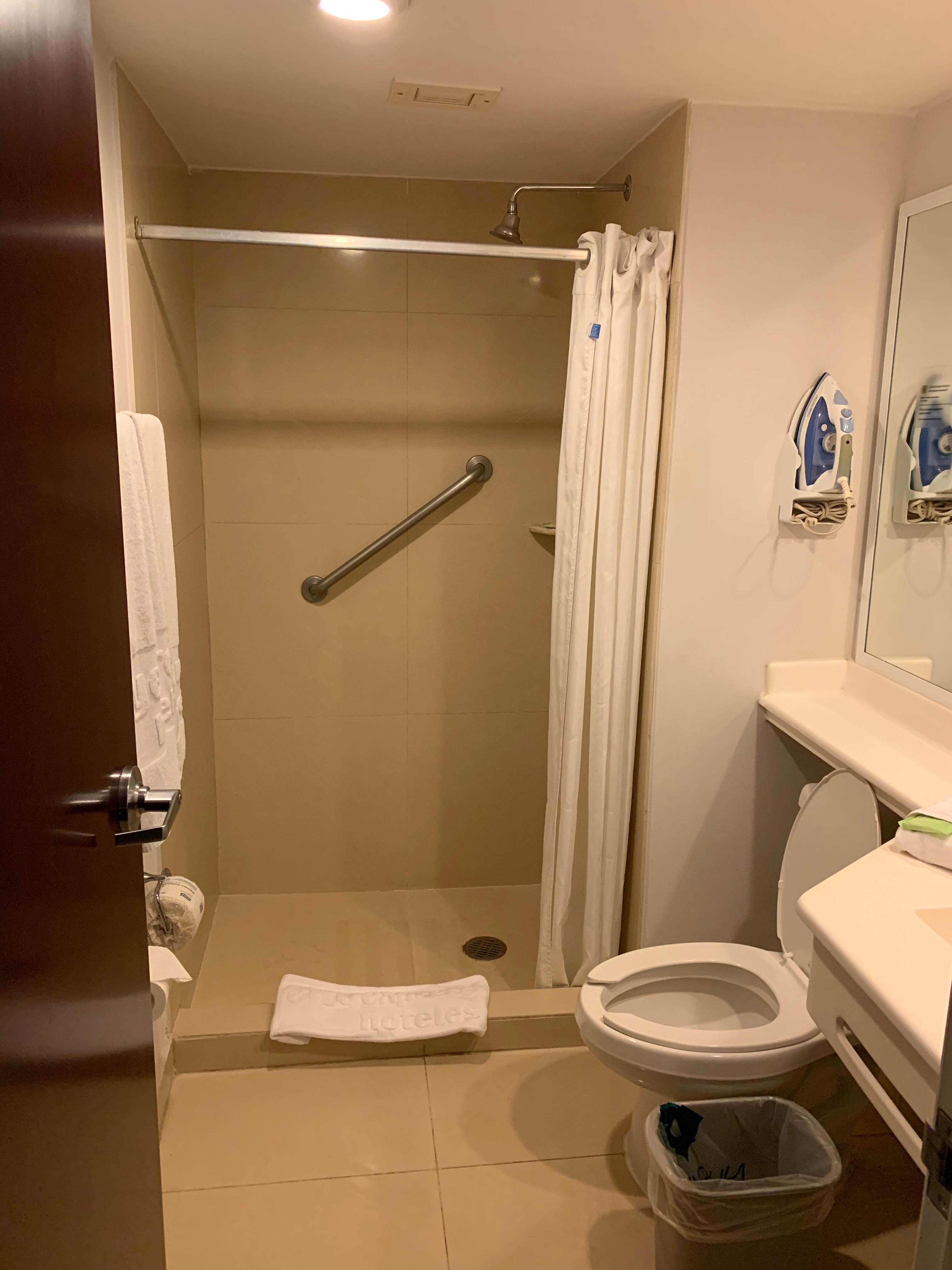 City Express Hermosillo by Marriott-浴室