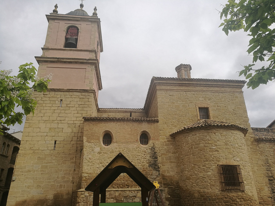 Iglesia de San Pedro Apostol-Puente la Reina必去景点