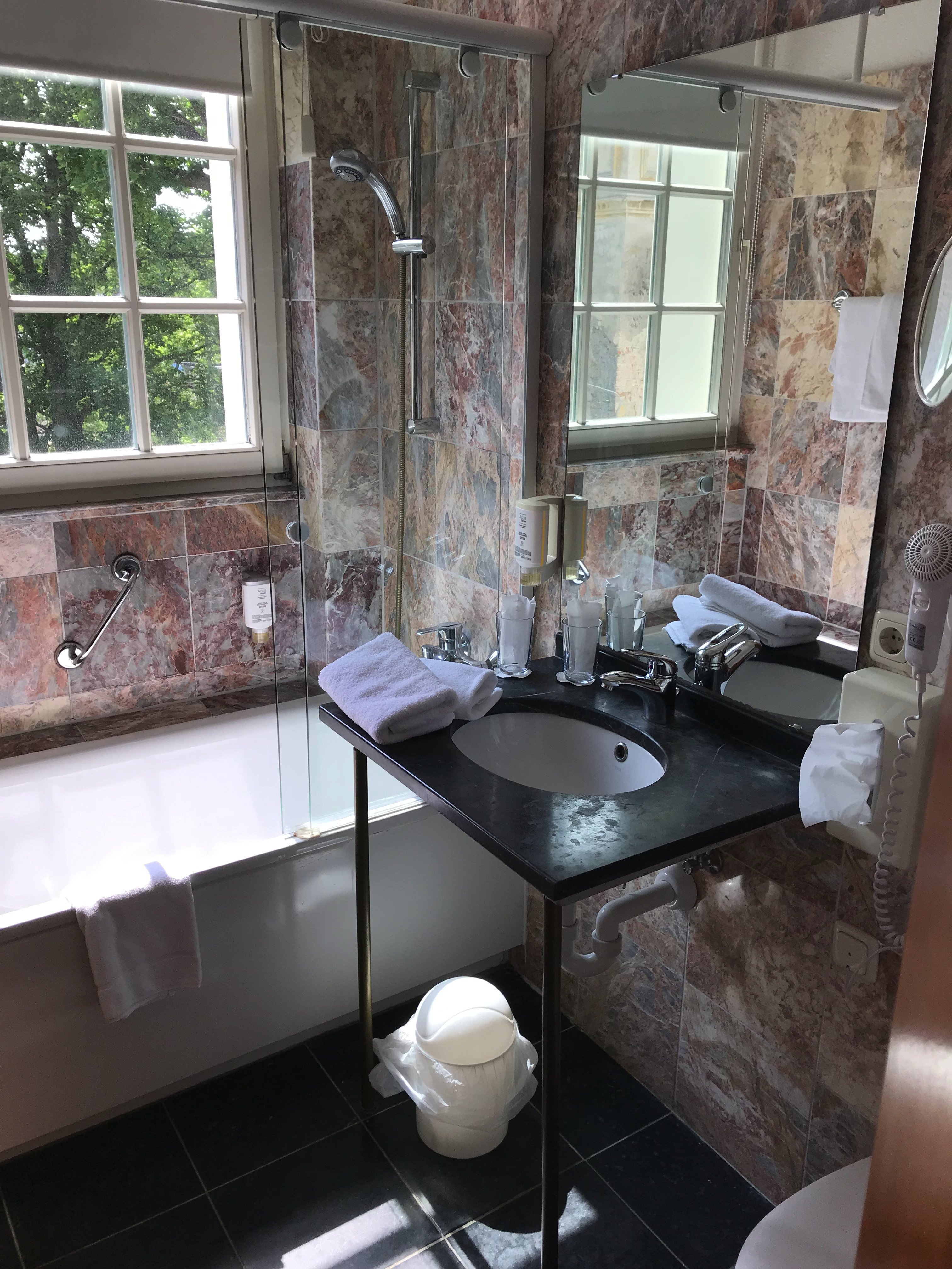 Parkhotel am Grossen Teich-浴室
