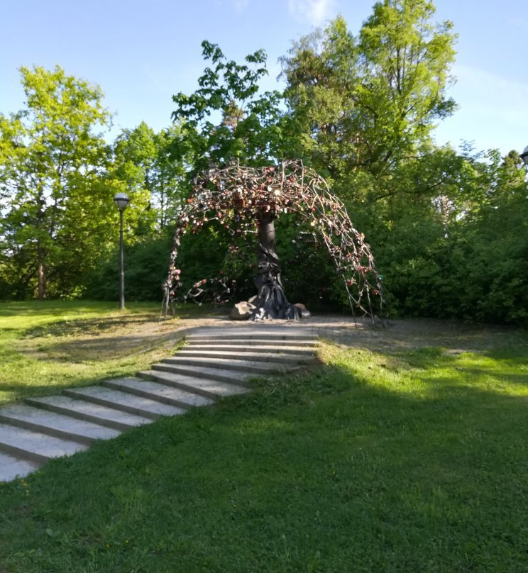 Sculpture Happiness Tree景点图片
