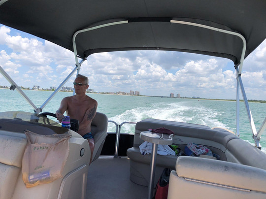 Bay Breeze South Boat Rentals-迈尔斯堡海滩必去景点