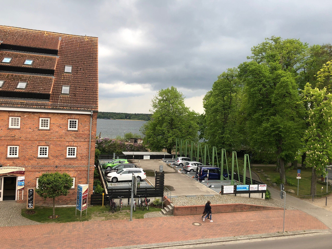 罗德隆法赫拉德康福特酒店主图