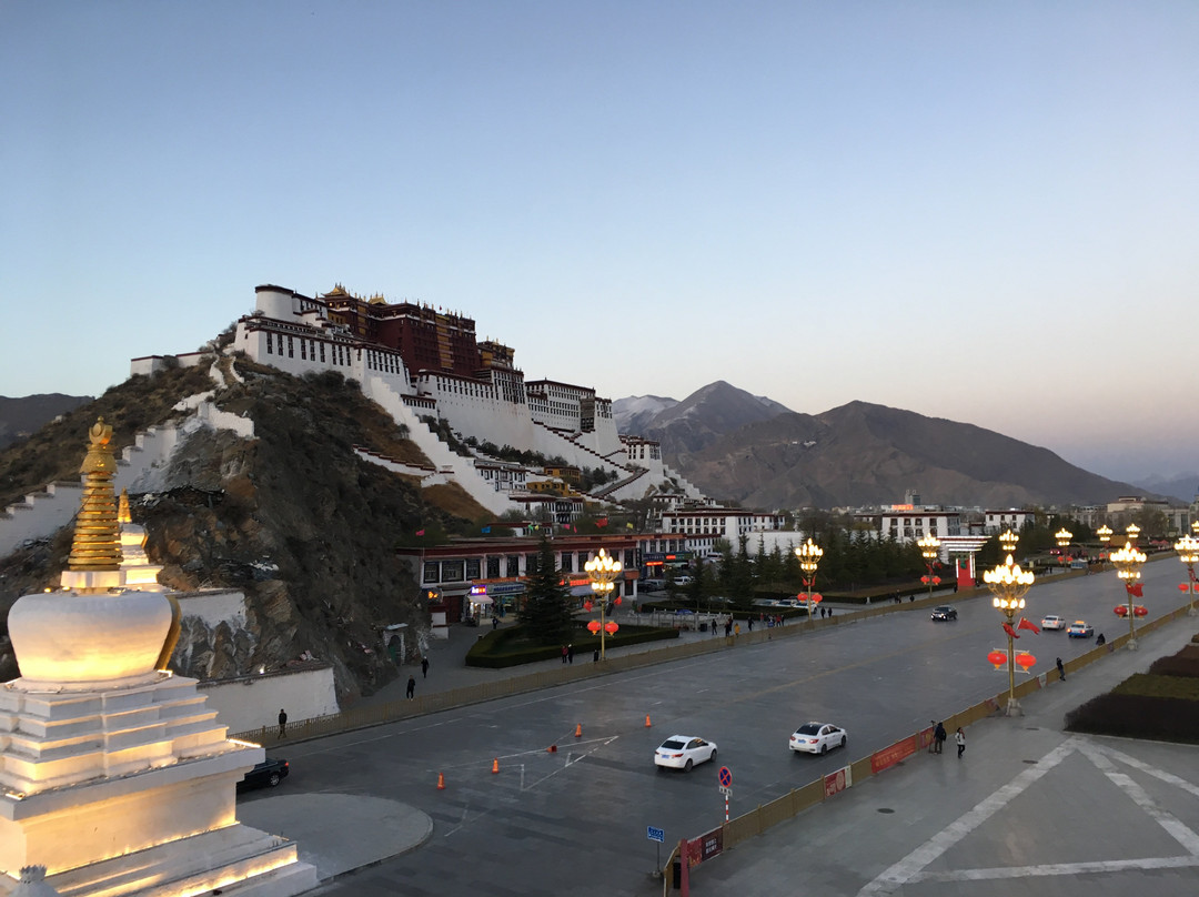 Khadak International Travel Services-拉萨市必去景点