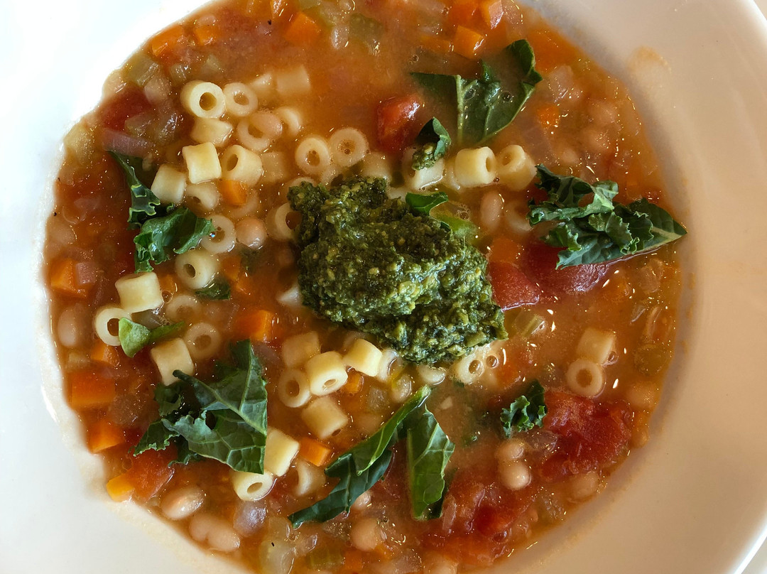 Champagne餐馆和美食-Hilltop Bistro