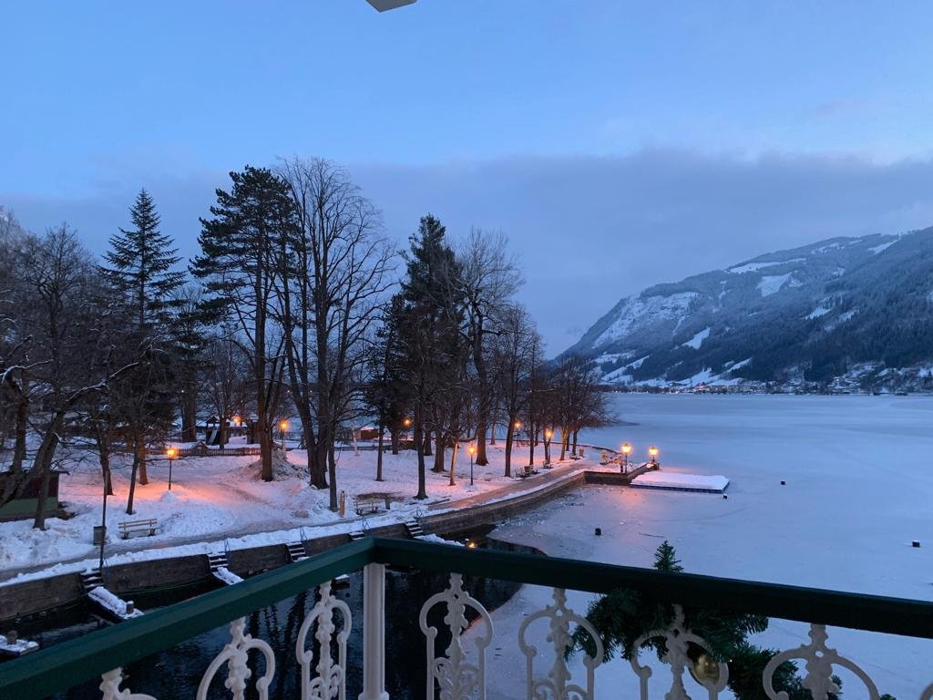 策尔湖畔大酒店主图