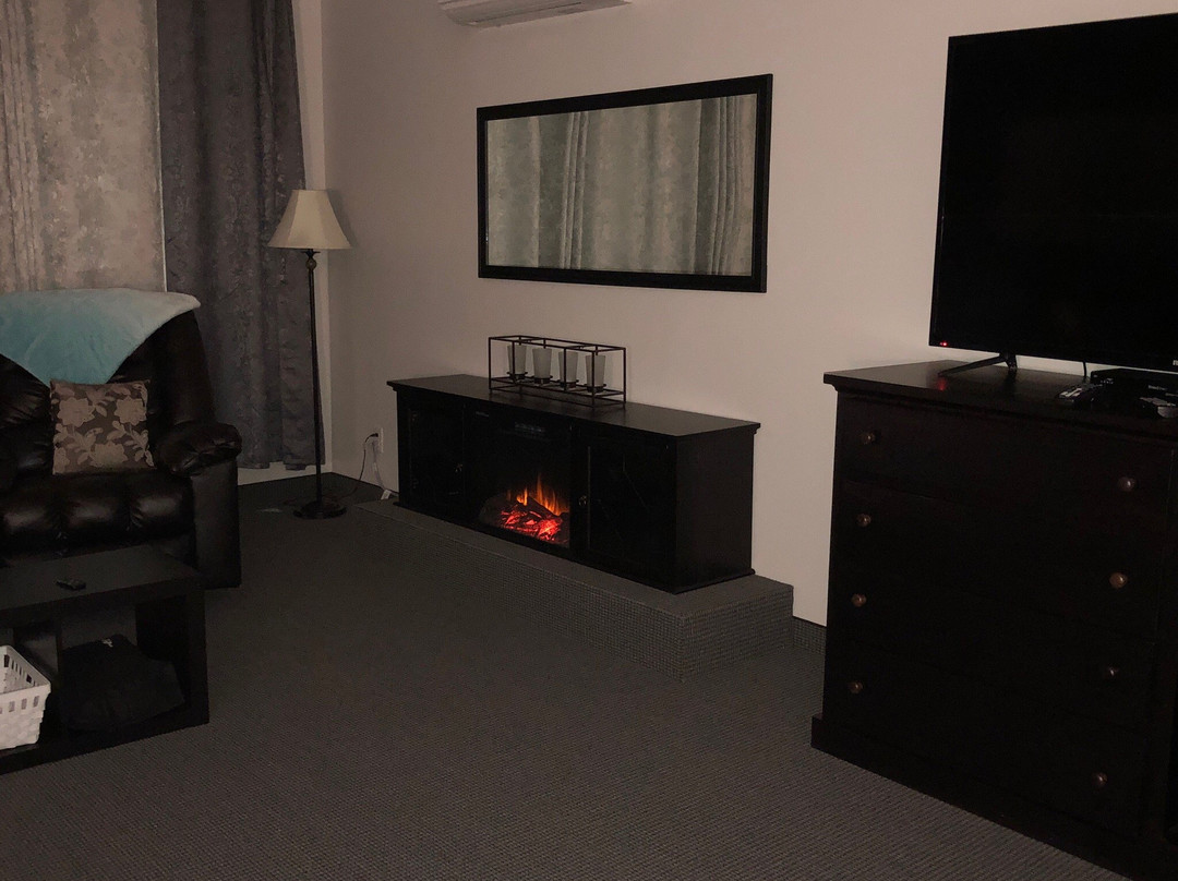 Roadhouse 52 Inn & Suites主图