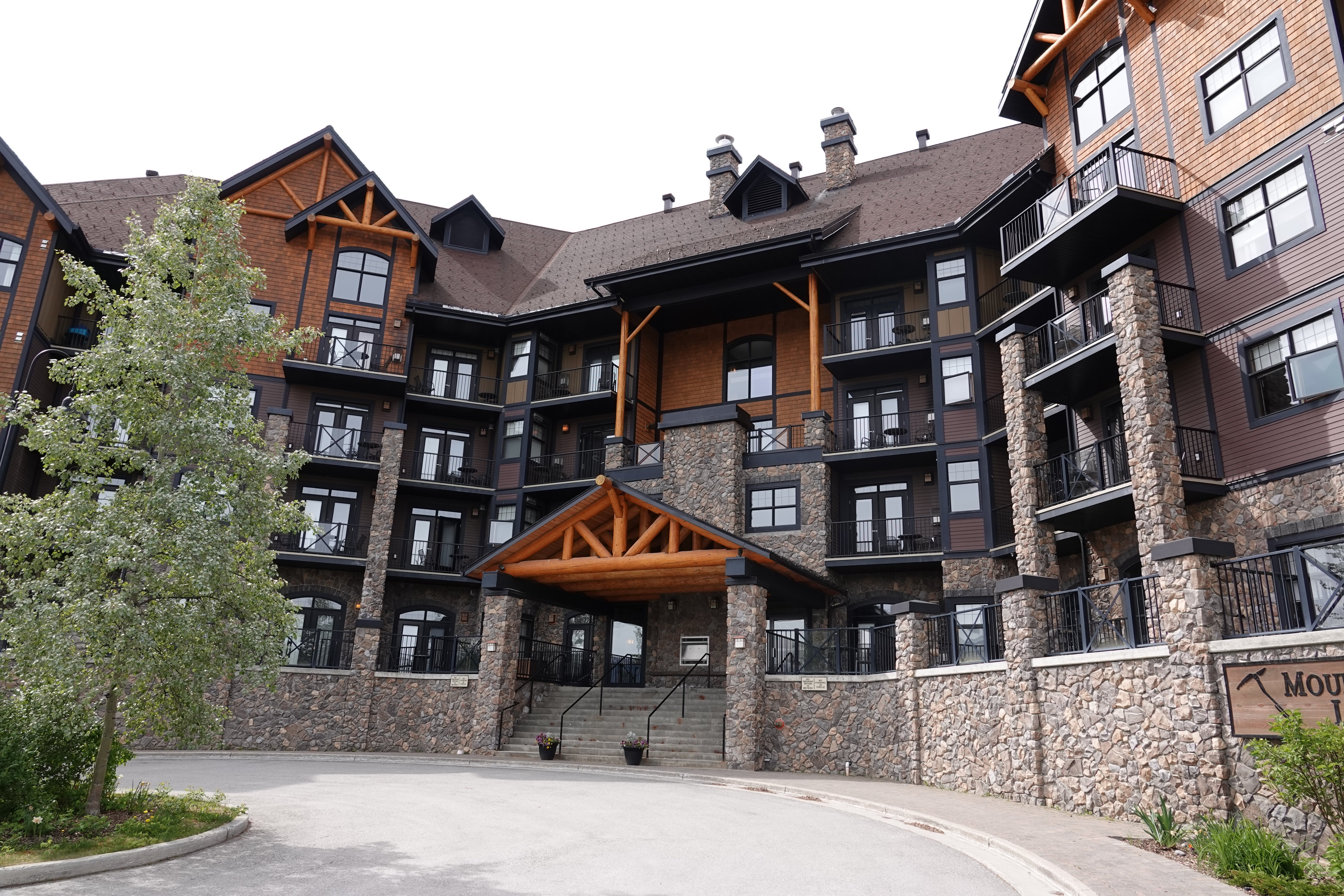 Glacier Mountaineer Lodge-浴室
