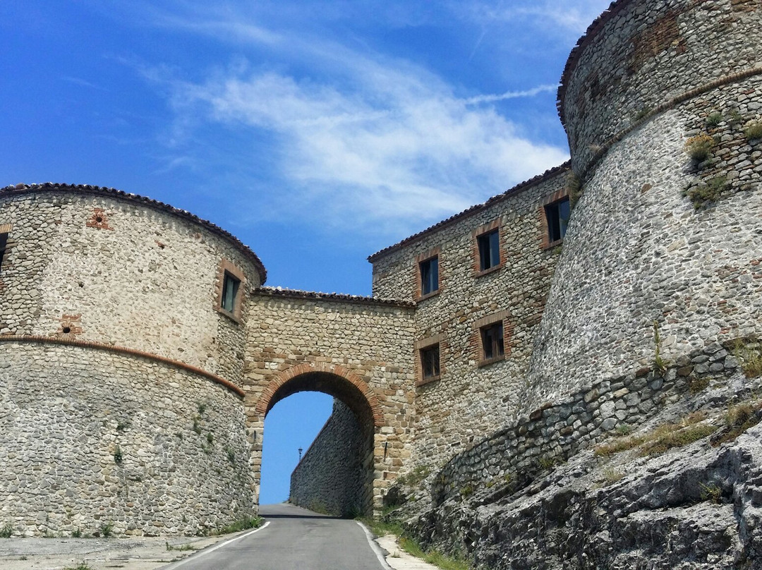 Castello Due Torri Di Scorticata景点图片