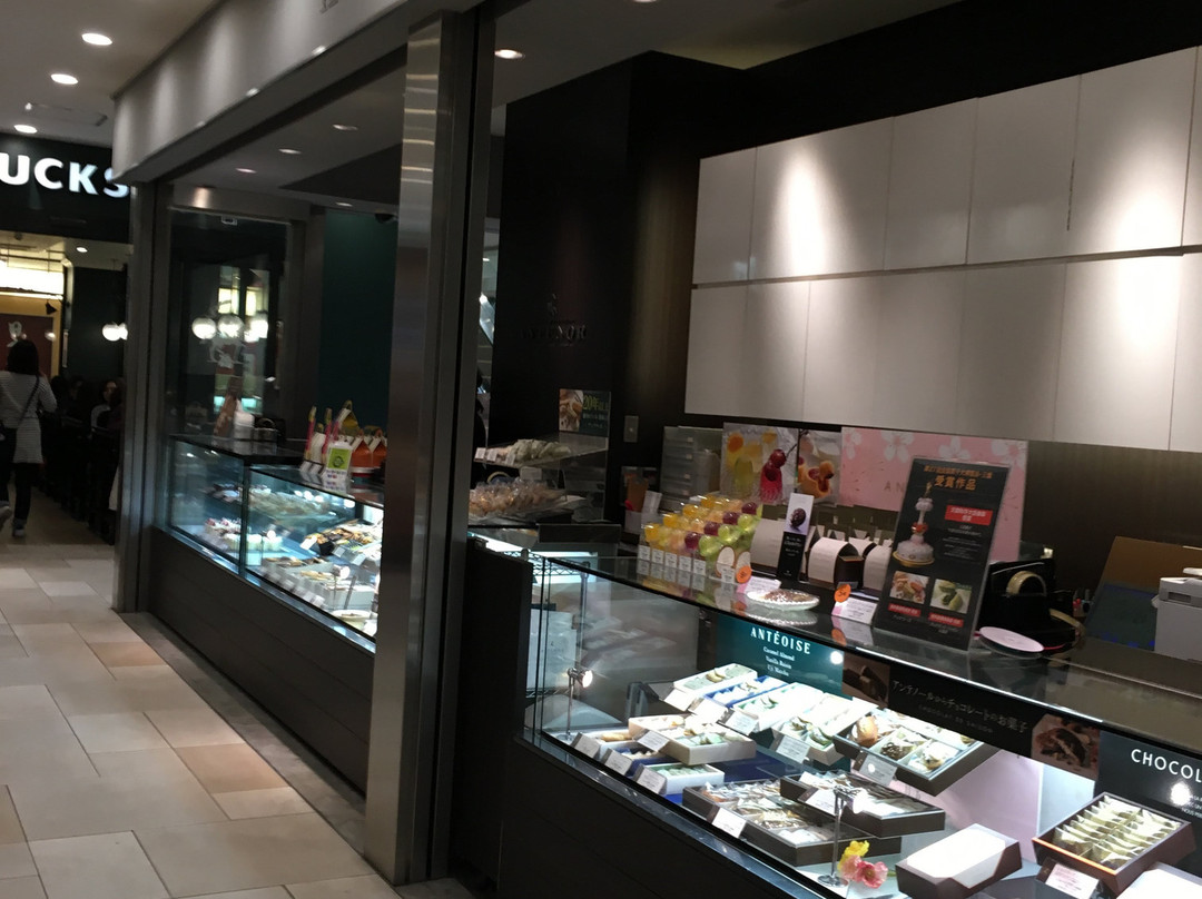 アンテノール三鷹店