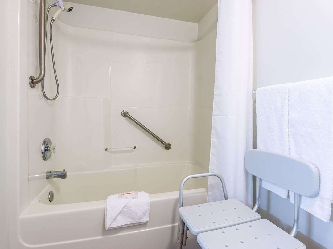 Super 8 by Wyndham 100 Mile House主图