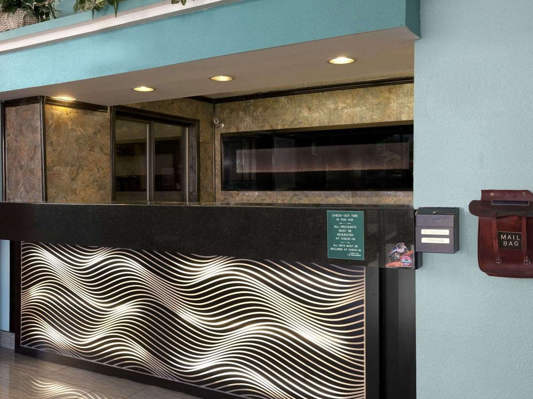 Super 8 by Wyndham Conference Center Nau/Downtown主图