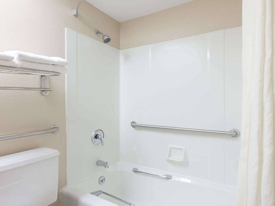 Super 8 by Wyndham St Charles主图