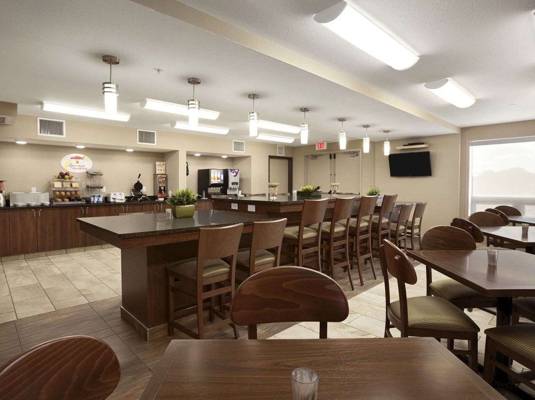 Super 8 by Wyndham Lloydminster主图