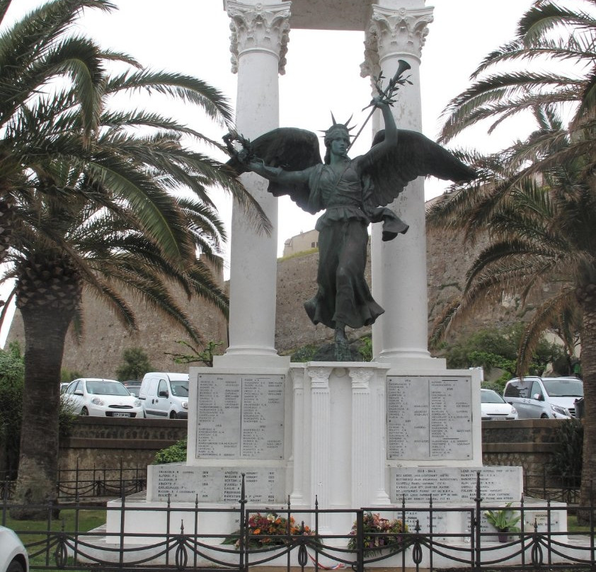 Monument aux Morts-卡尔维必去景点