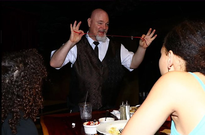 Michael King Magic At The Ruins-俄克拉何马城必去景点