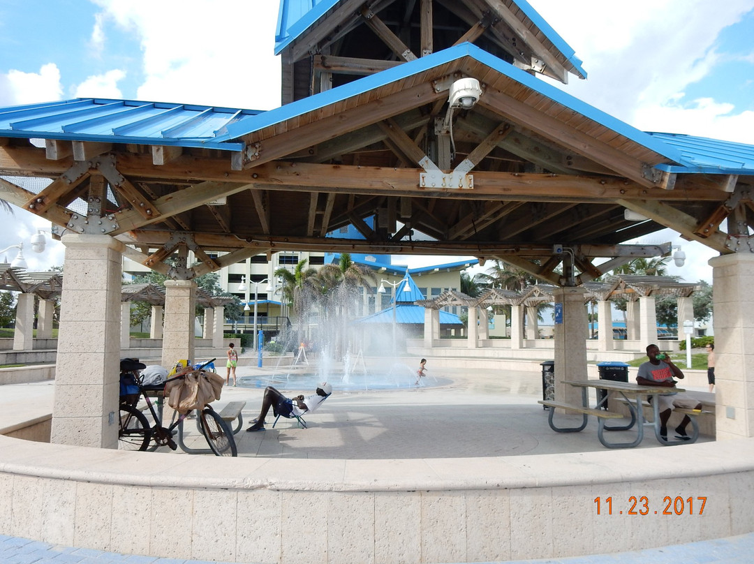 Charnow Park景点图片