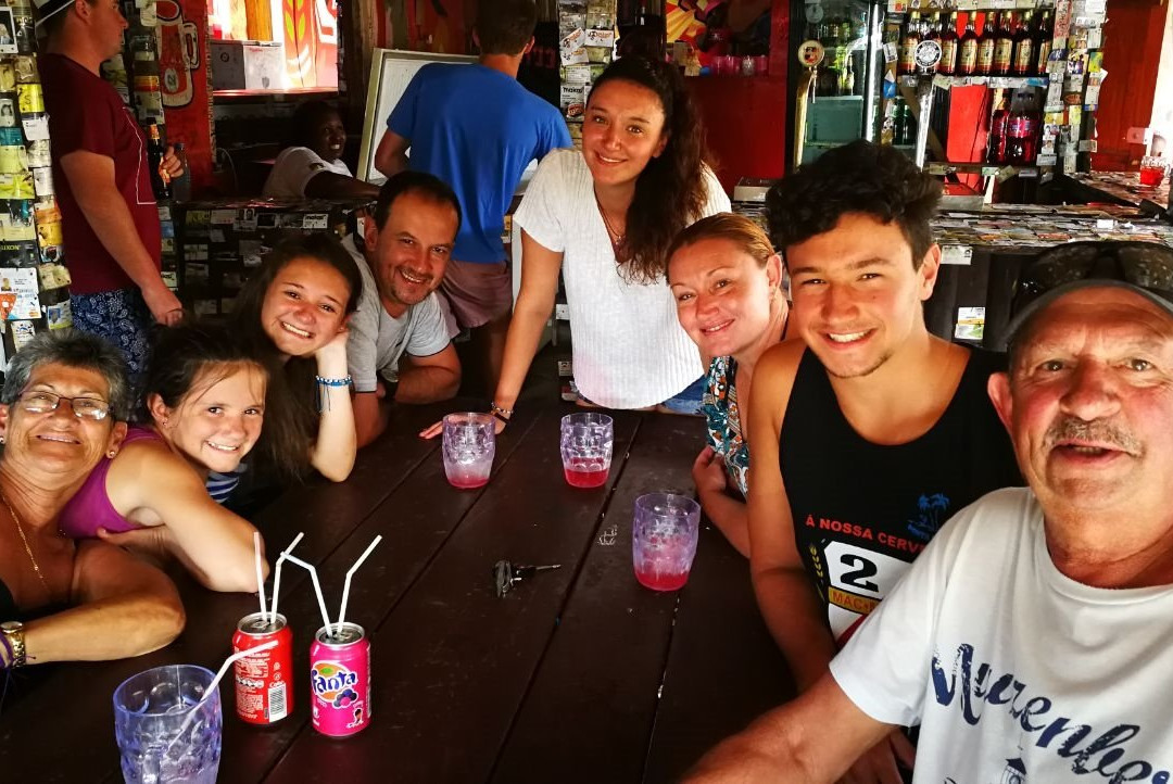 Lopes旅游景点-Fernando's Bar