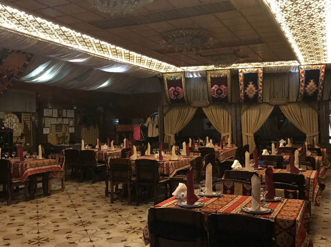 Novxani餐馆和美食-Xanədan Etno Restoran